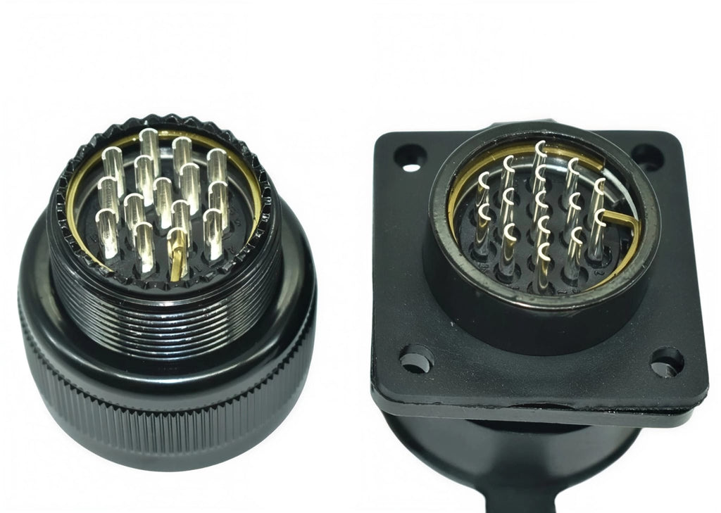 15-Pin Chassis Connector (90°)